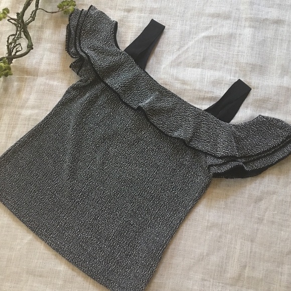 Banana Republic Off The Shoulder Top - Picture 3 of 5